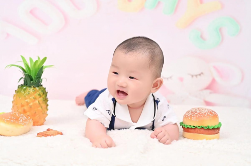 石河子宝宝眼角红血丝 石河子宝宝眼角红血丝